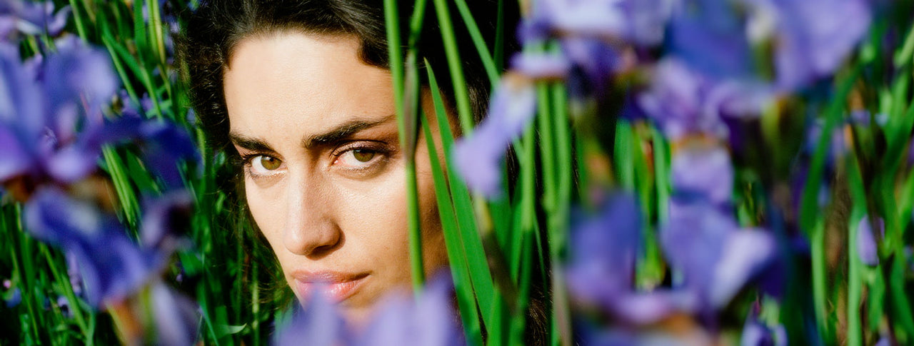Nova L’Occitane mirisna kolekcija Herbae Iris za odvažne i elegantne žene